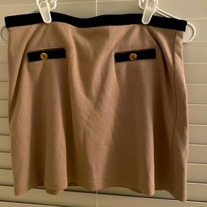 Classic style mini skirt